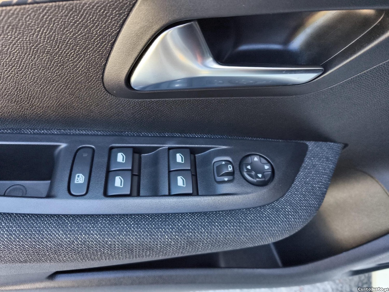 Peugeot 208 1.2 PureTech Style — fotografia 3