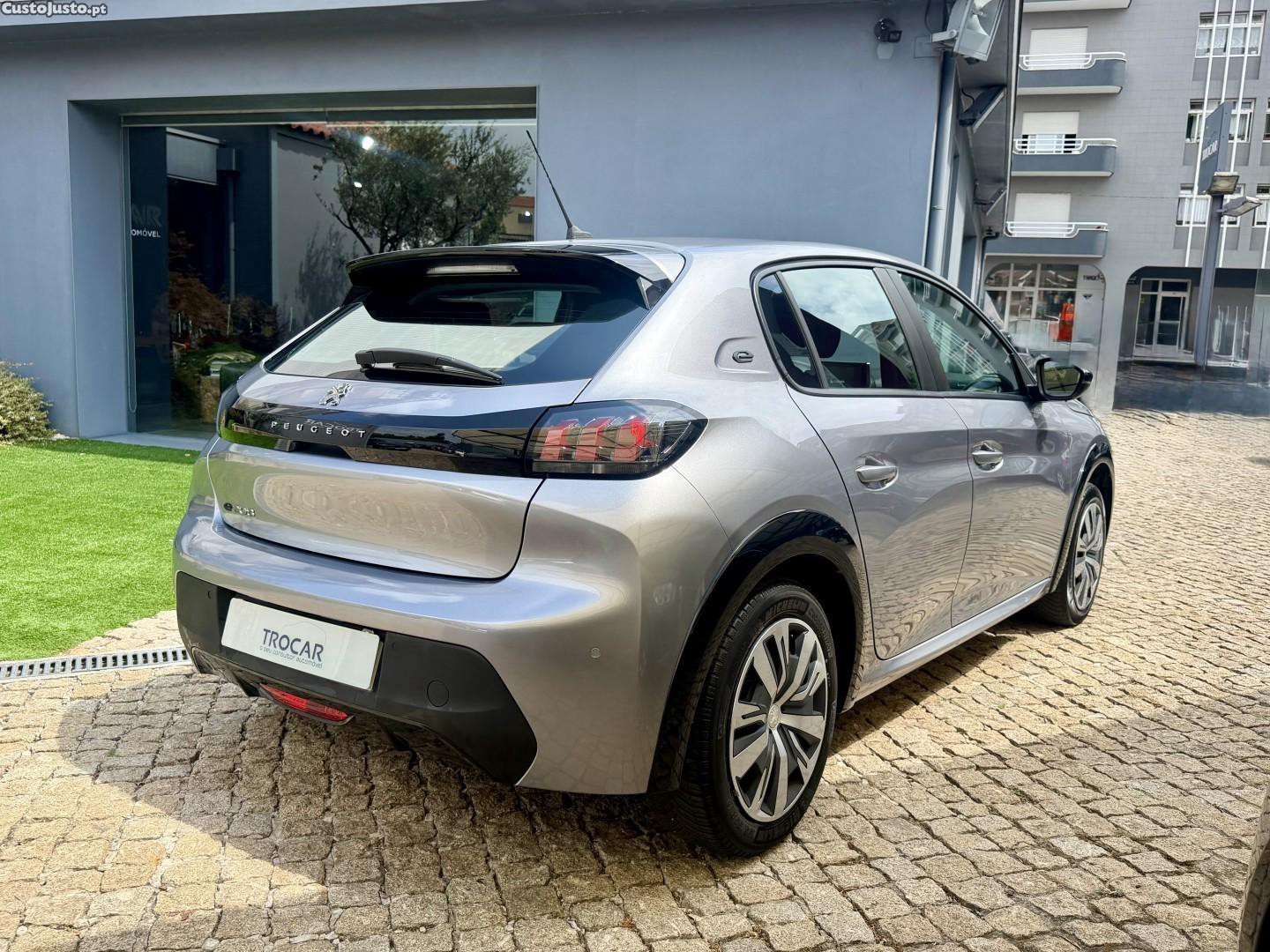 Peugeot e-208 50 kWh Active Pack — fotografia 18