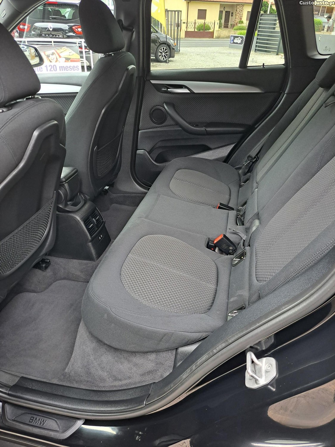 BMW X1 25 e xDrive Corporate Edition — fotografia 19