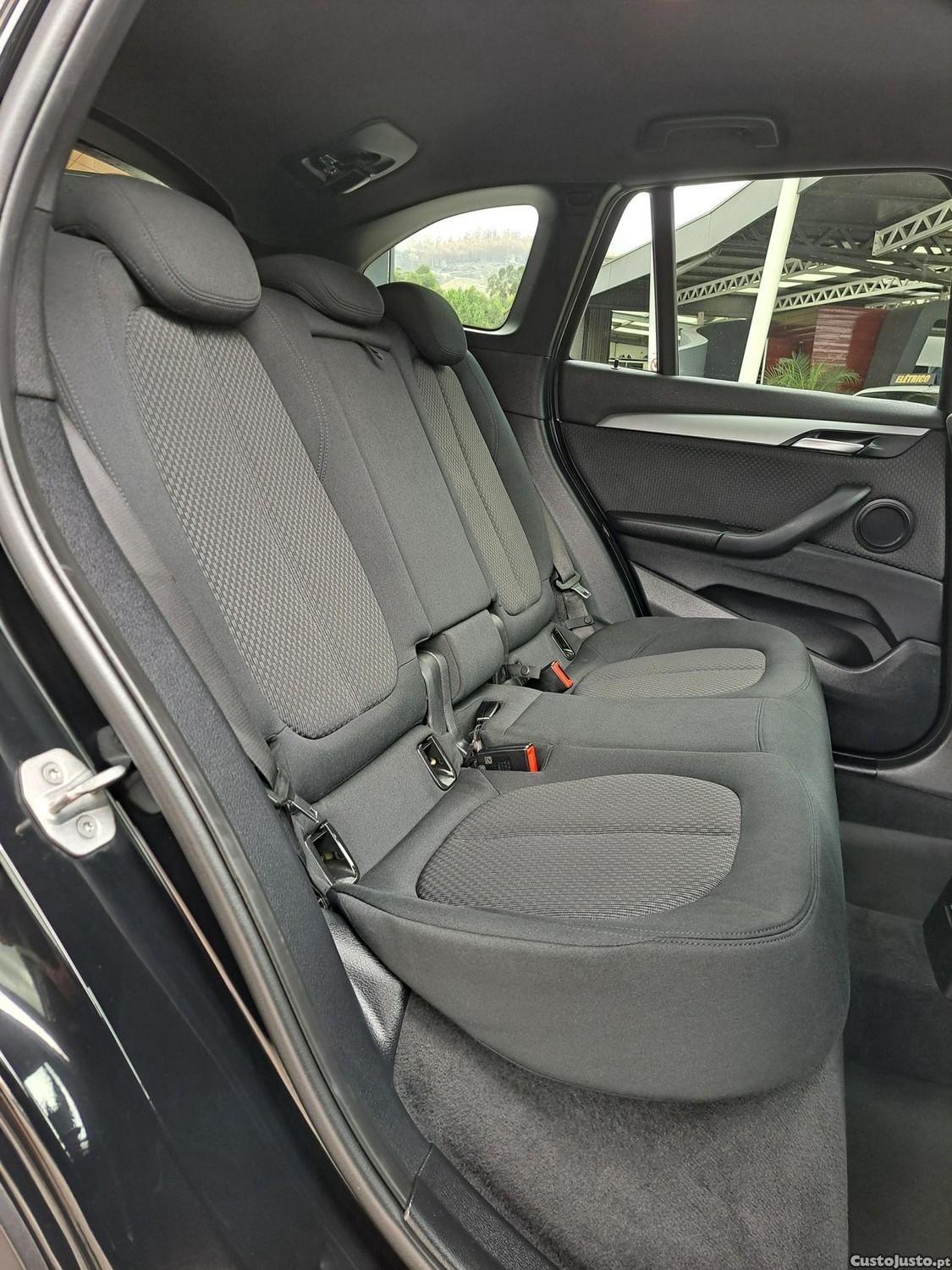 BMW X1 25 e xDrive Corporate Edition — fotografia 8