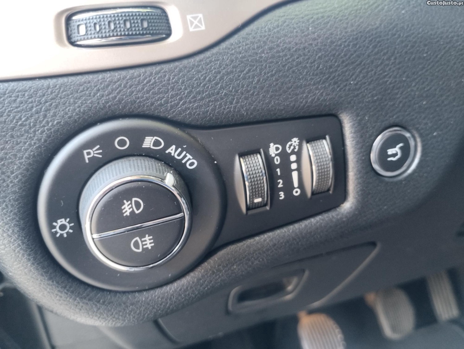 Jeep Cherokee 2.0 MJD LONGITUDE - NACIONAL - C/ GARANTIA - "C/ Gancho de Reboque" — fotografia 10