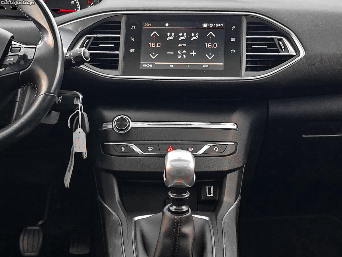 Peugeot 308 1.2 PureTech Allure — fotografia 12