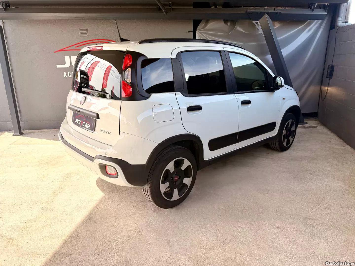 Fiat Panda 1.0 hybrid city cross — fotografia 14