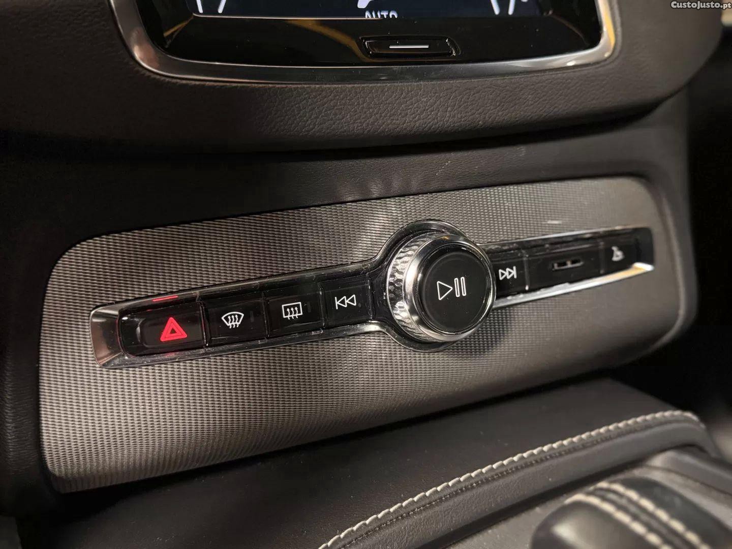 Volvo XC 90 2.0 t8 phev r-design awd — fotografia 6