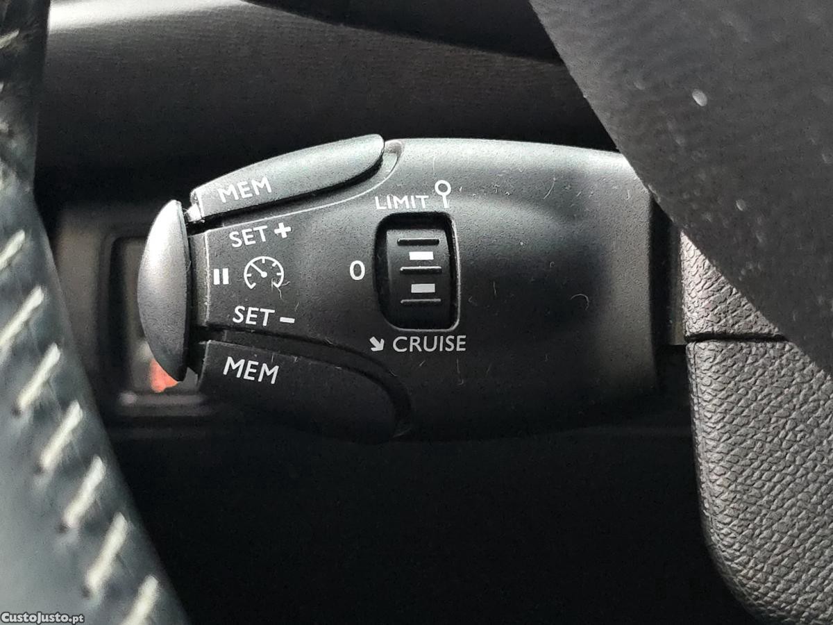 Peugeot 308 1.2 PureTech Allure — fotografia 6