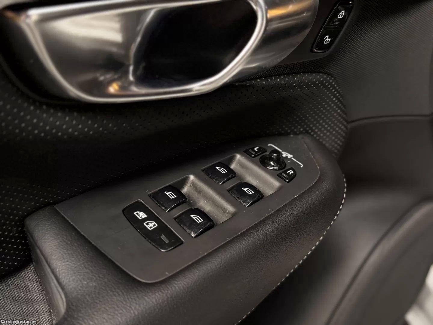 Volvo XC 90 2.0 t8 phev r-design awd — fotografia 11