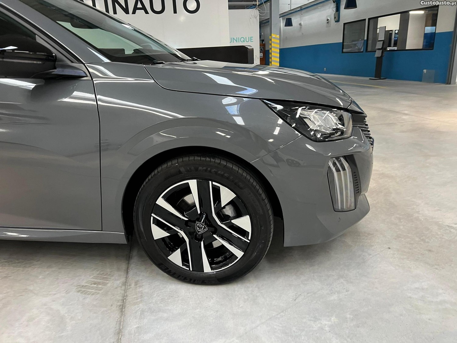 Peugeot 208 1.2 Hybrid Allure e-DCS6 — fotografia 13