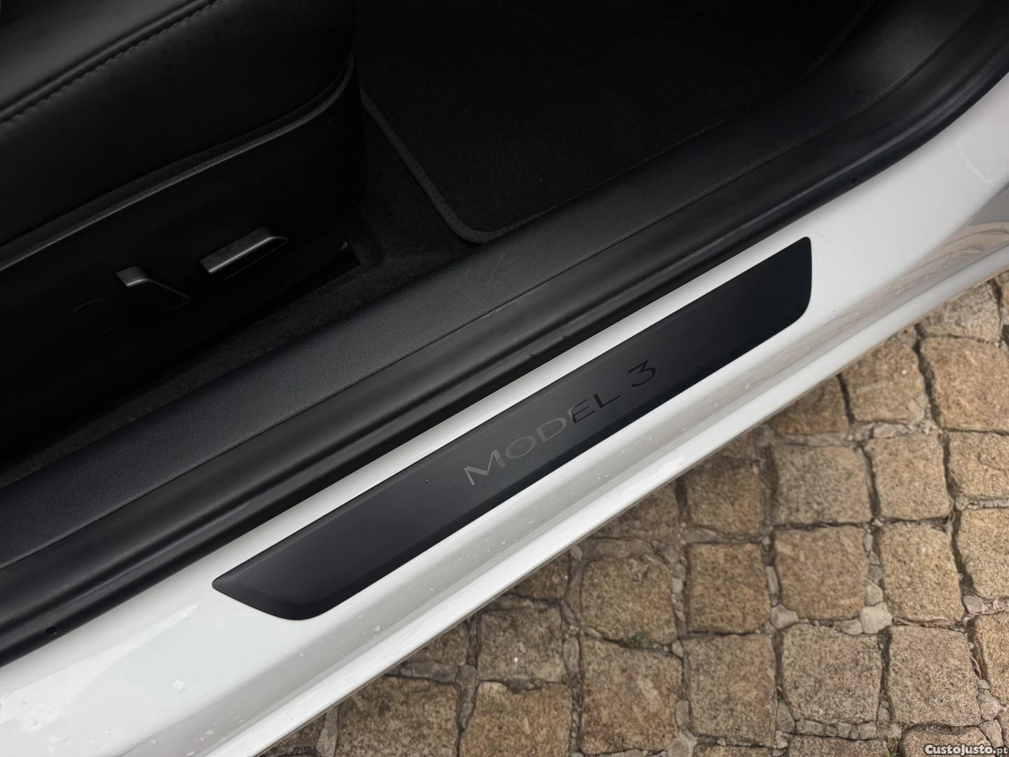 Tesla Model 3 Standard Range Plus RWD — fotografia 17