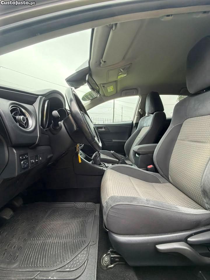 Toyota Auris 1.4 D4D SPORT — fotografia 11