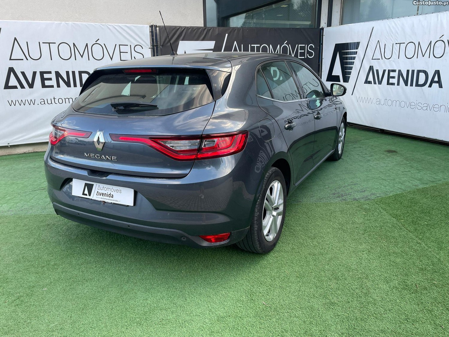 Renault Mégane 1.5 Blue dCi Limited EDC — fotografia 12