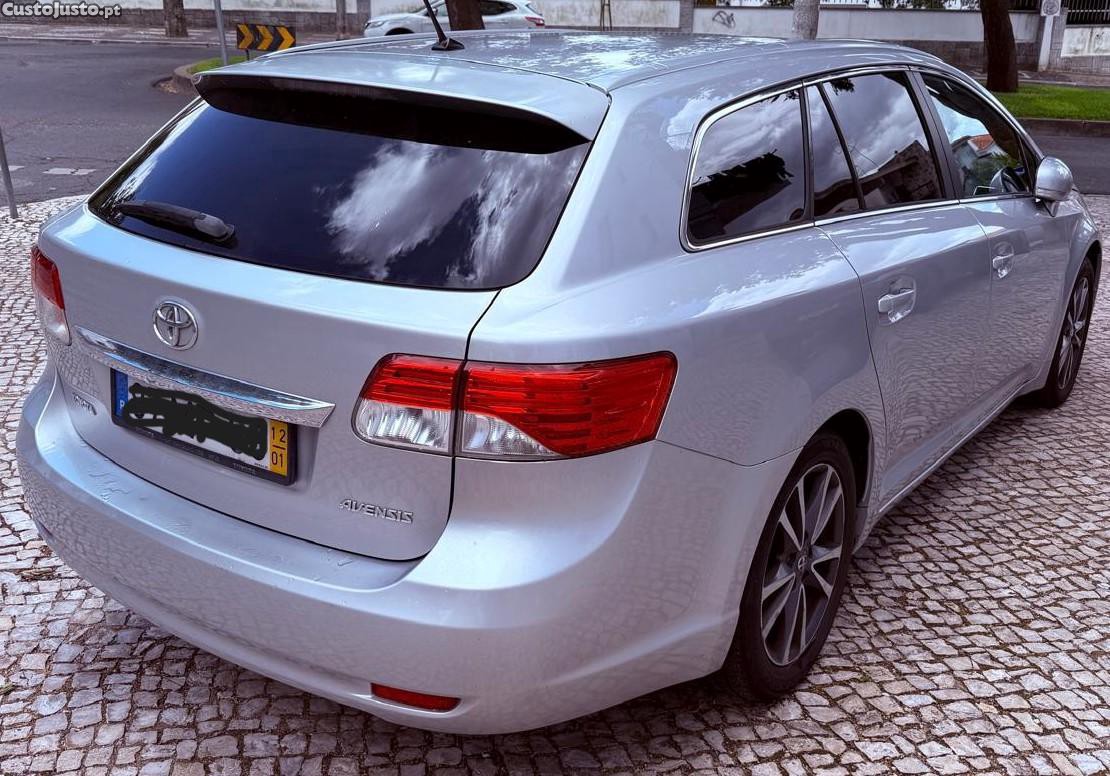 Toyota Avensis SW 2.0D LUXURY+GPS — fotografia 4