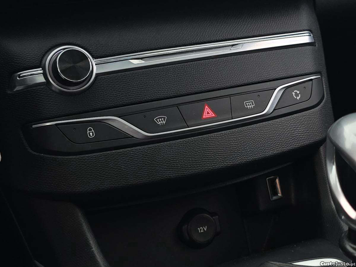 Peugeot 308 1.2 PureTech Allure — fotografia 2