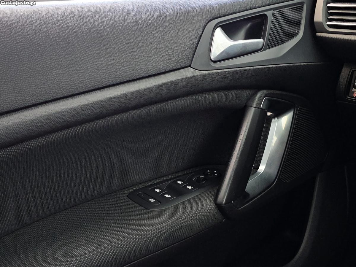 Peugeot 308 1.2 PureTech Allure — fotografia 4