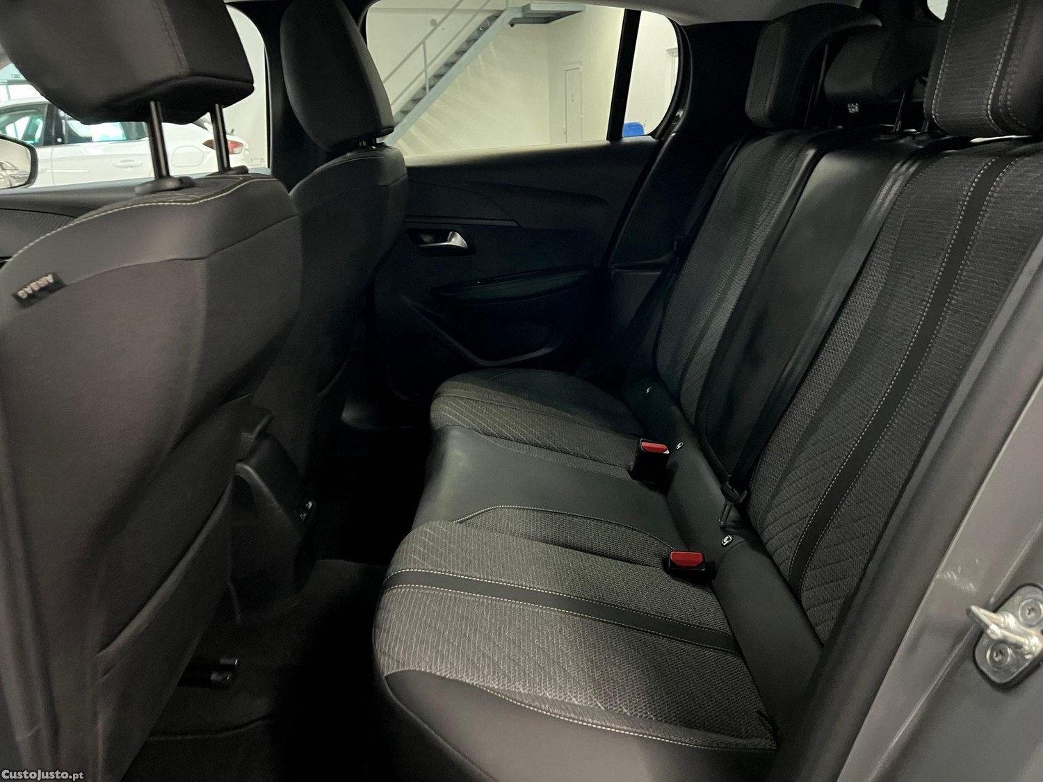 Peugeot 208 1.2 Hybrid Allure e-DCS6 — fotografia 8