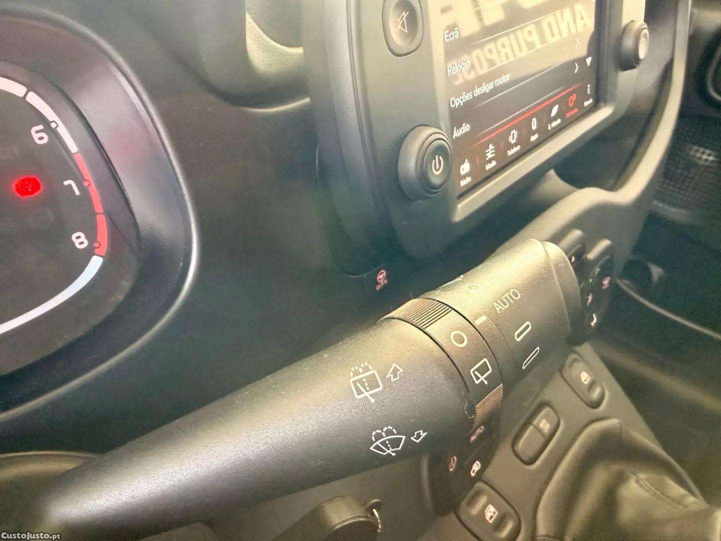 Fiat Panda 1.0 hybrid city cross — fotografia 3