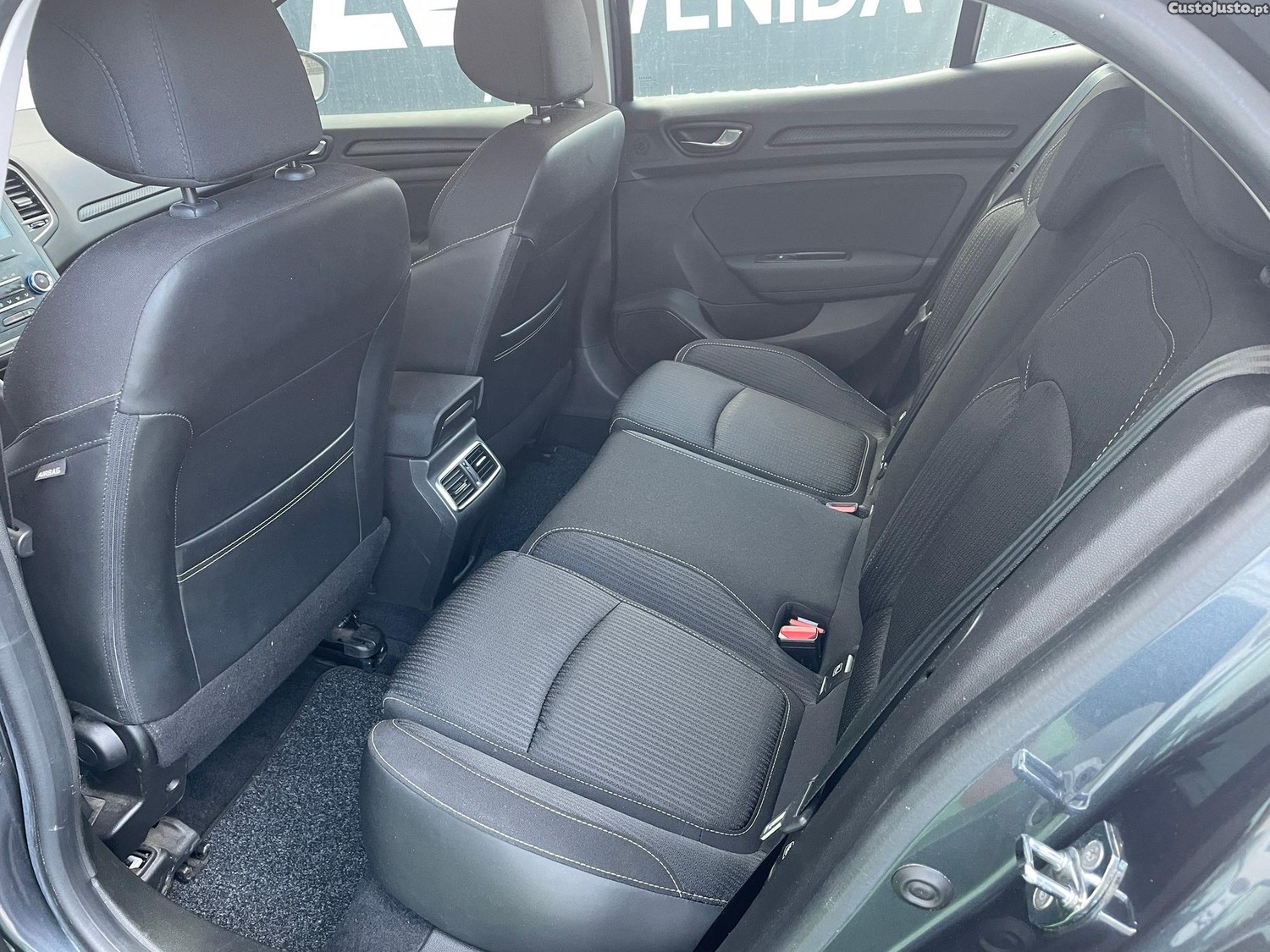 Renault Mégane 1.5 Blue dCi Limited EDC — fotografia 11