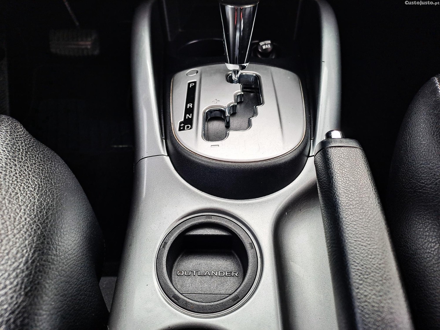 Mitsubishi Outlander 2.4 MIVEC 170CV GASOLINA 2011 — fotografia 7