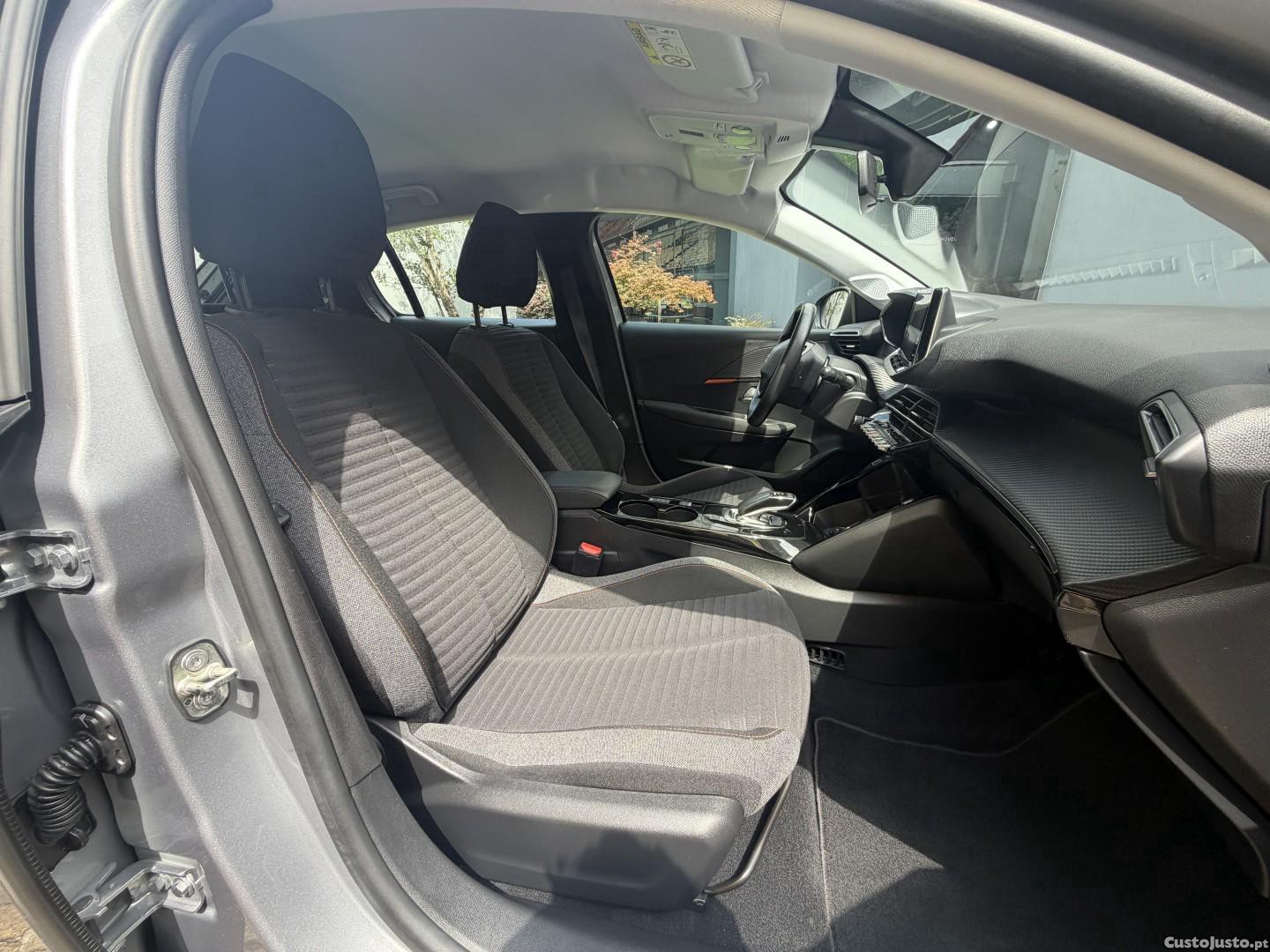 Peugeot e-208 50 kWh Active Pack — fotografia 17