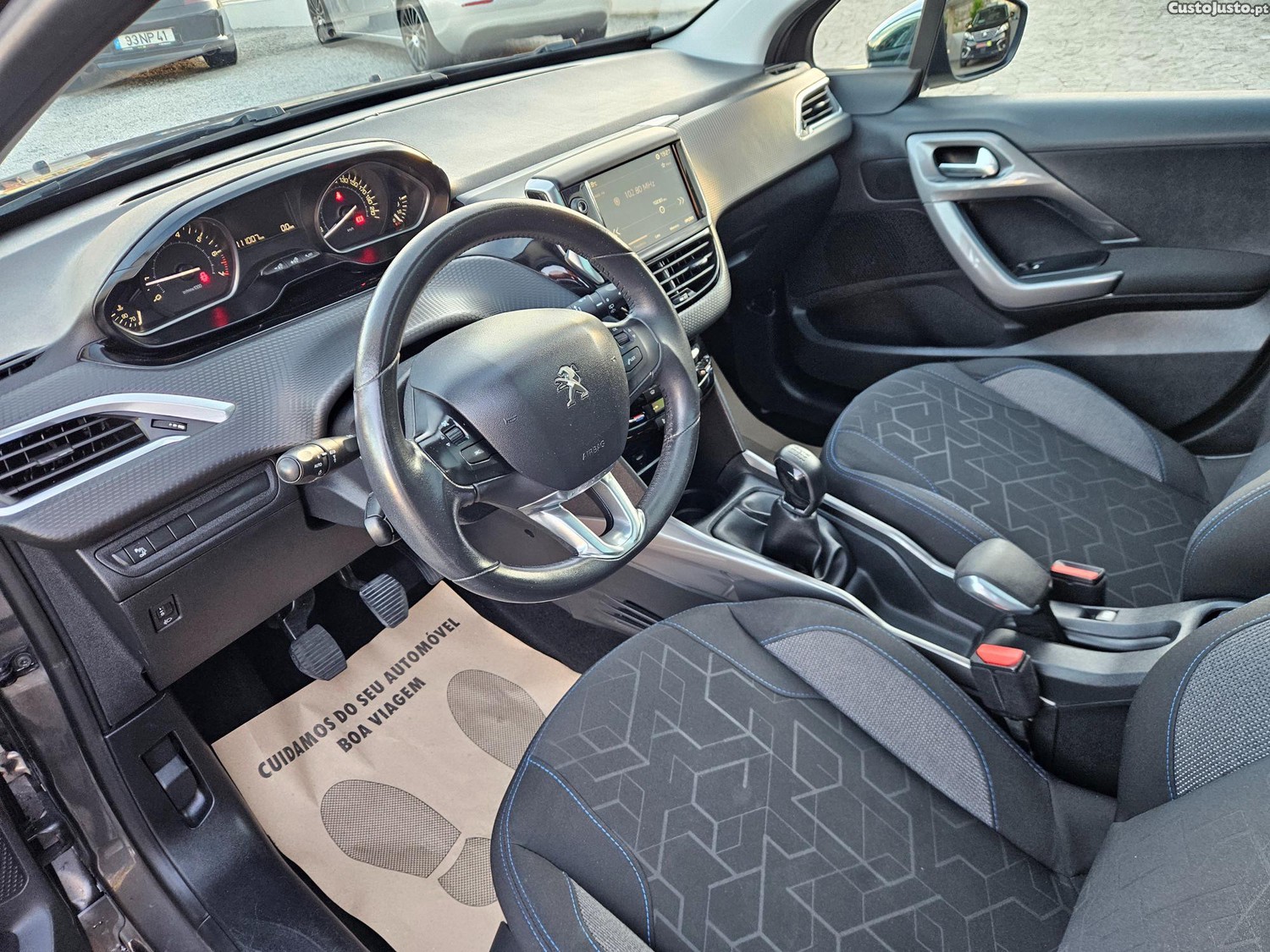Peugeot 2008 1.2 Style — fotografia 8