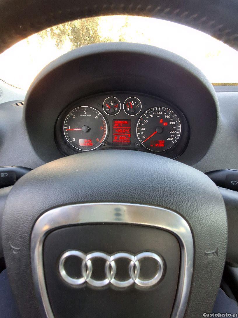 Audi A3 1.9 TDI Sportback — fotografia 3