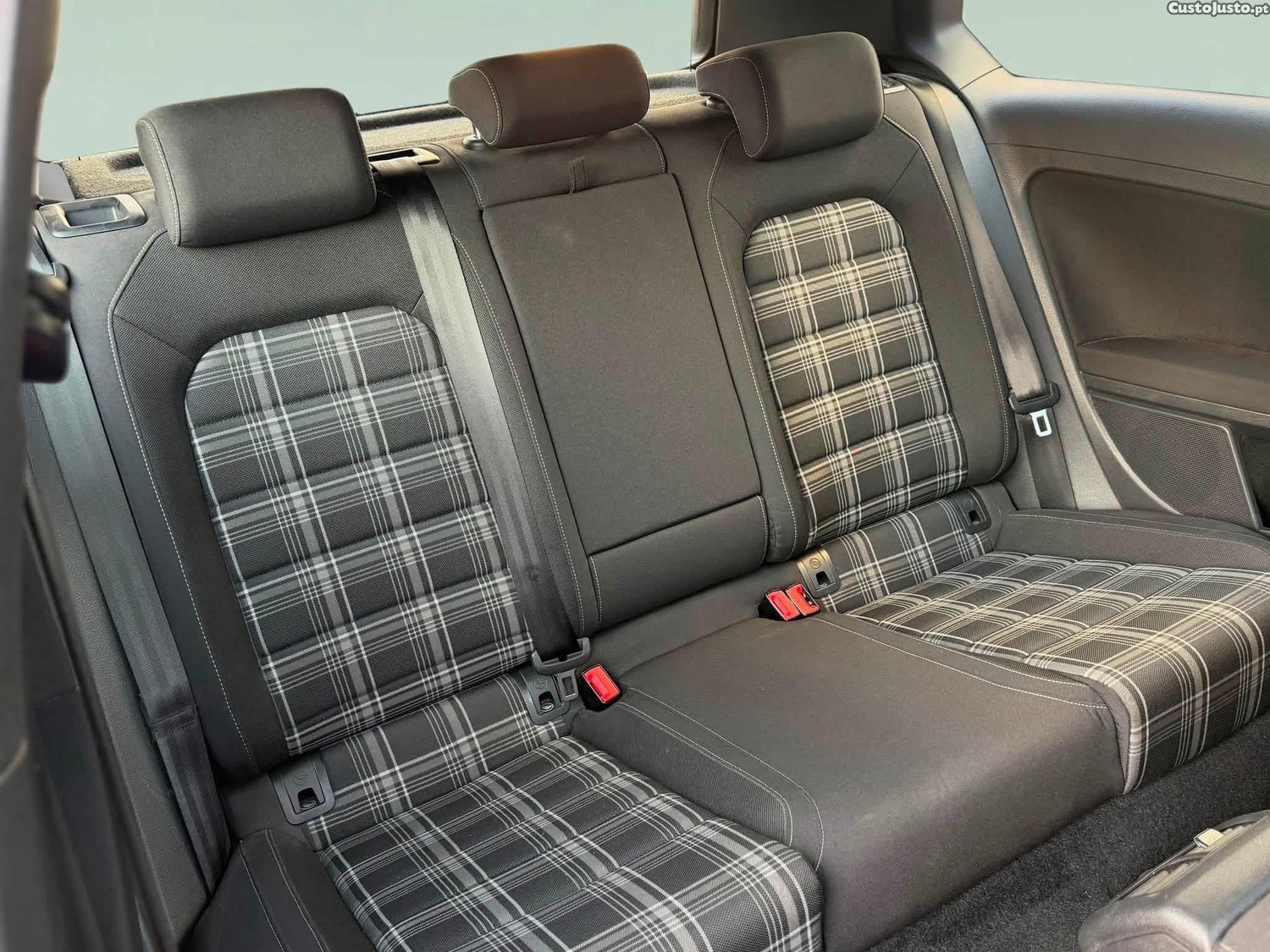 Volkswagen Golf 2.0 TDi GTD DSG — fotografia 3