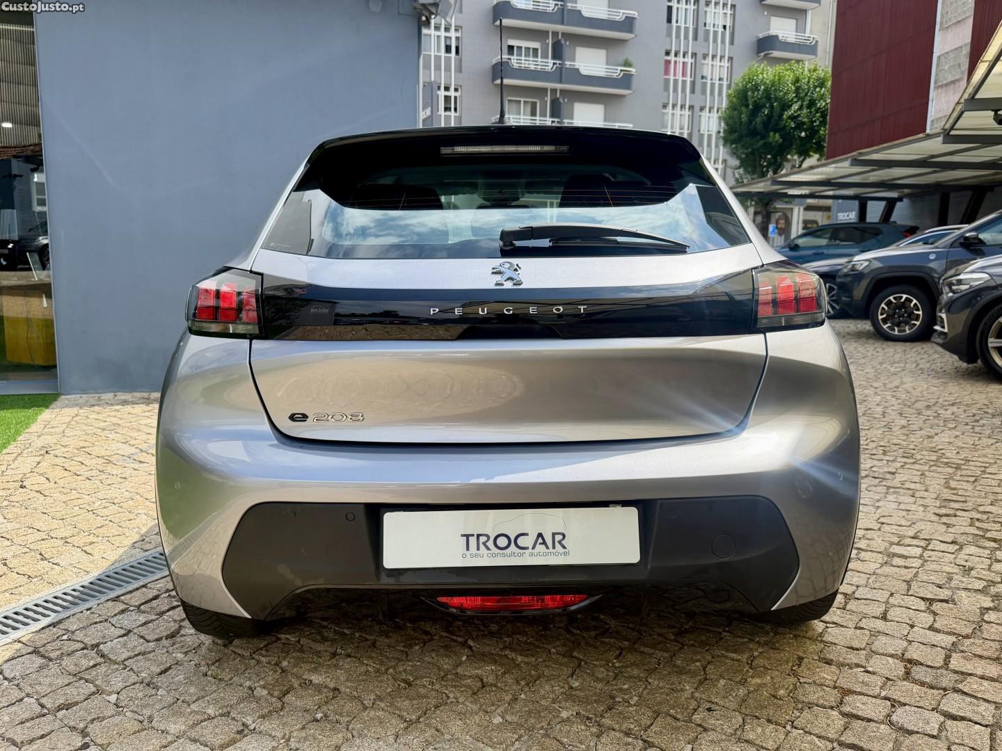 Peugeot e-208 50 kWh Active Pack — fotografia 12