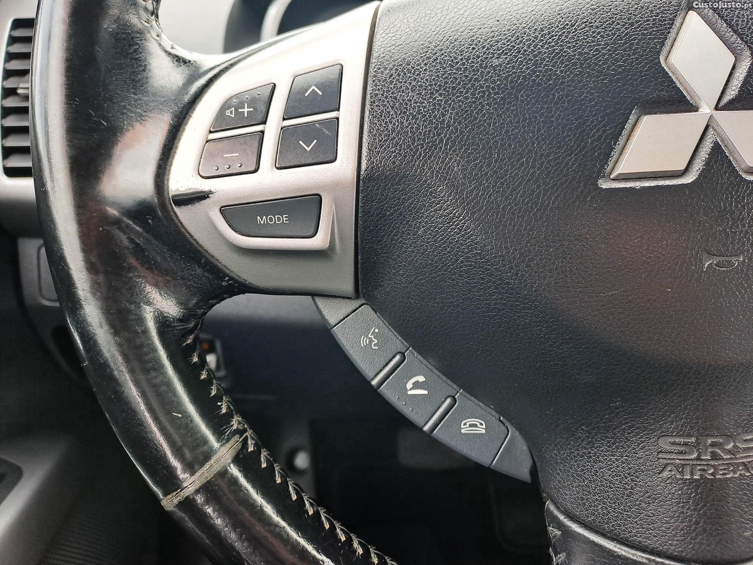 Mitsubishi Outlander 2.4 MIVEC 170CV GASOLINA 2011 — fotografia 6
