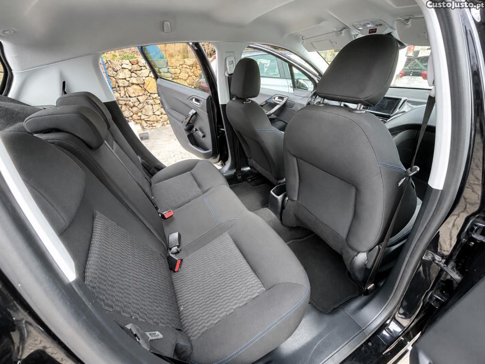 Peugeot 208 1.2 PureTech Signatu — fotografia 8