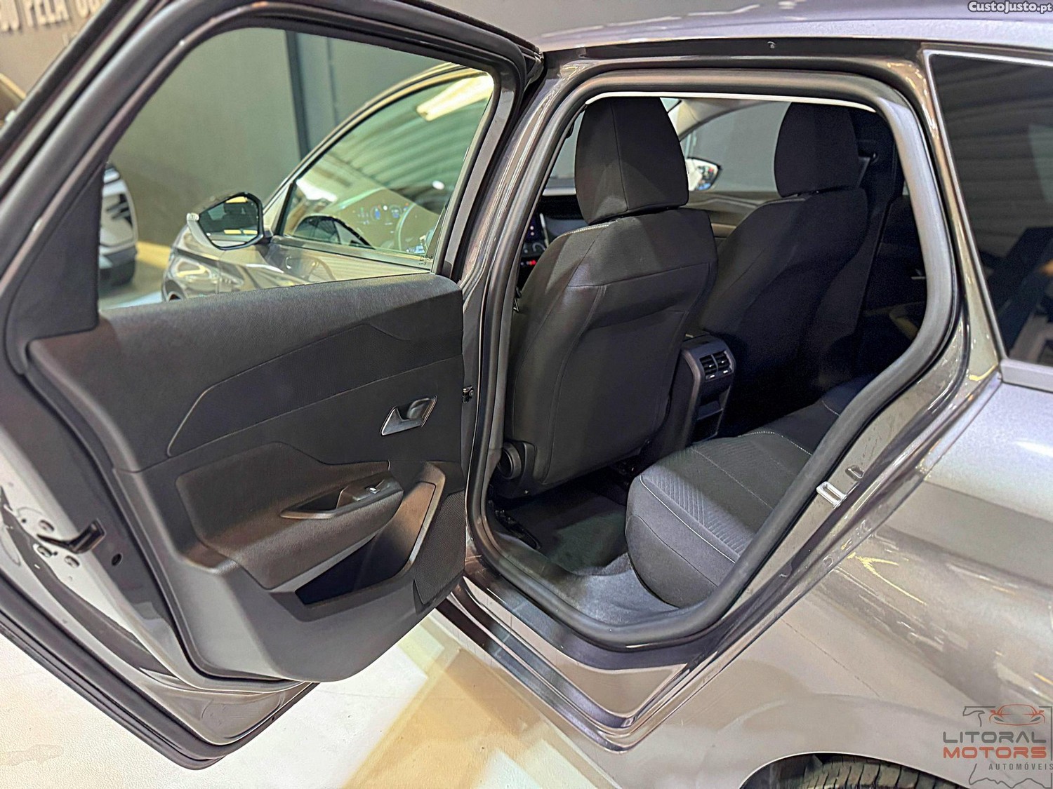 Peugeot 308 SW 1.6 Hybrid Allure e-EAT8 — fotografia 11