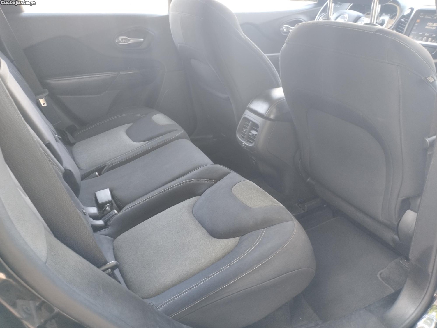 Jeep Cherokee 2.0 MJD LONGITUDE - NACIONAL - C/ GARANTIA - "C/ Gancho de Reboque" — fotografia 14