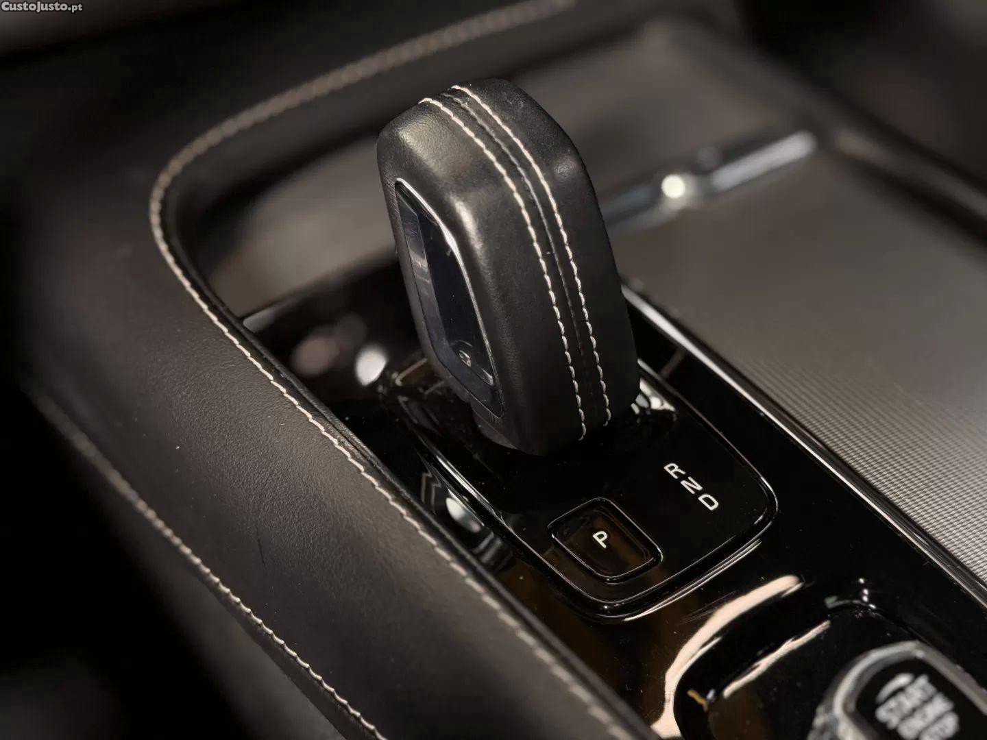 Volvo XC 90 2.0 t8 phev r-design awd — fotografia 5