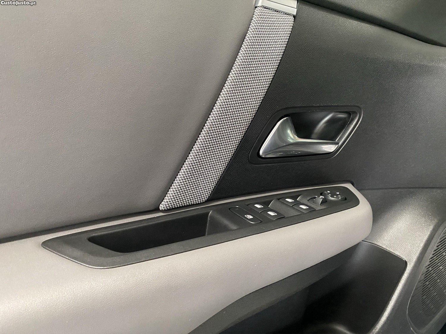 Citroën C4 1.2 Hybrid Plus e-DSC6 — fotografia 7
