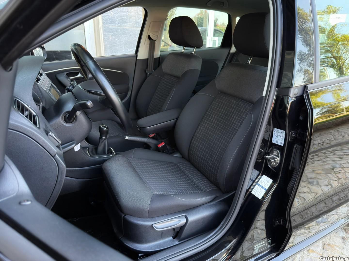 Volkswagen Polo 1.4 TDI Lounge — fotografia 18