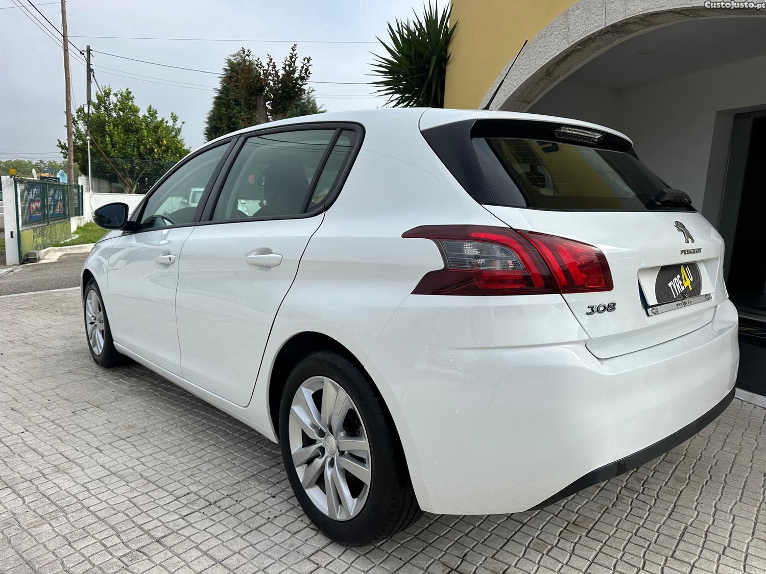 Peugeot 308 1.5 BlueHDi Style — fotografia 16