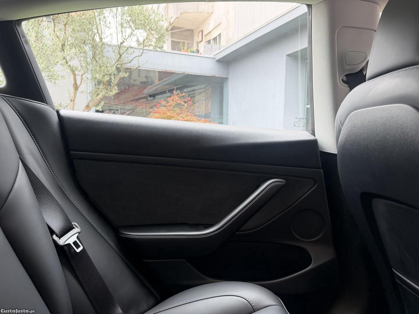 Tesla Model 3 Standard Range Plus RWD — fotografia 13