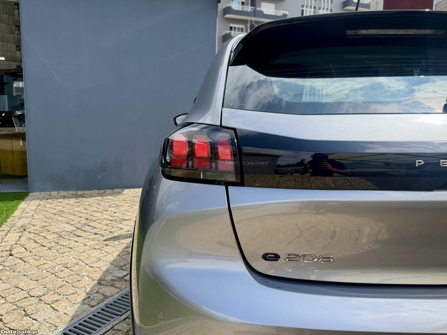 Peugeot e-208 50 kWh Active Pack — fotografia 10