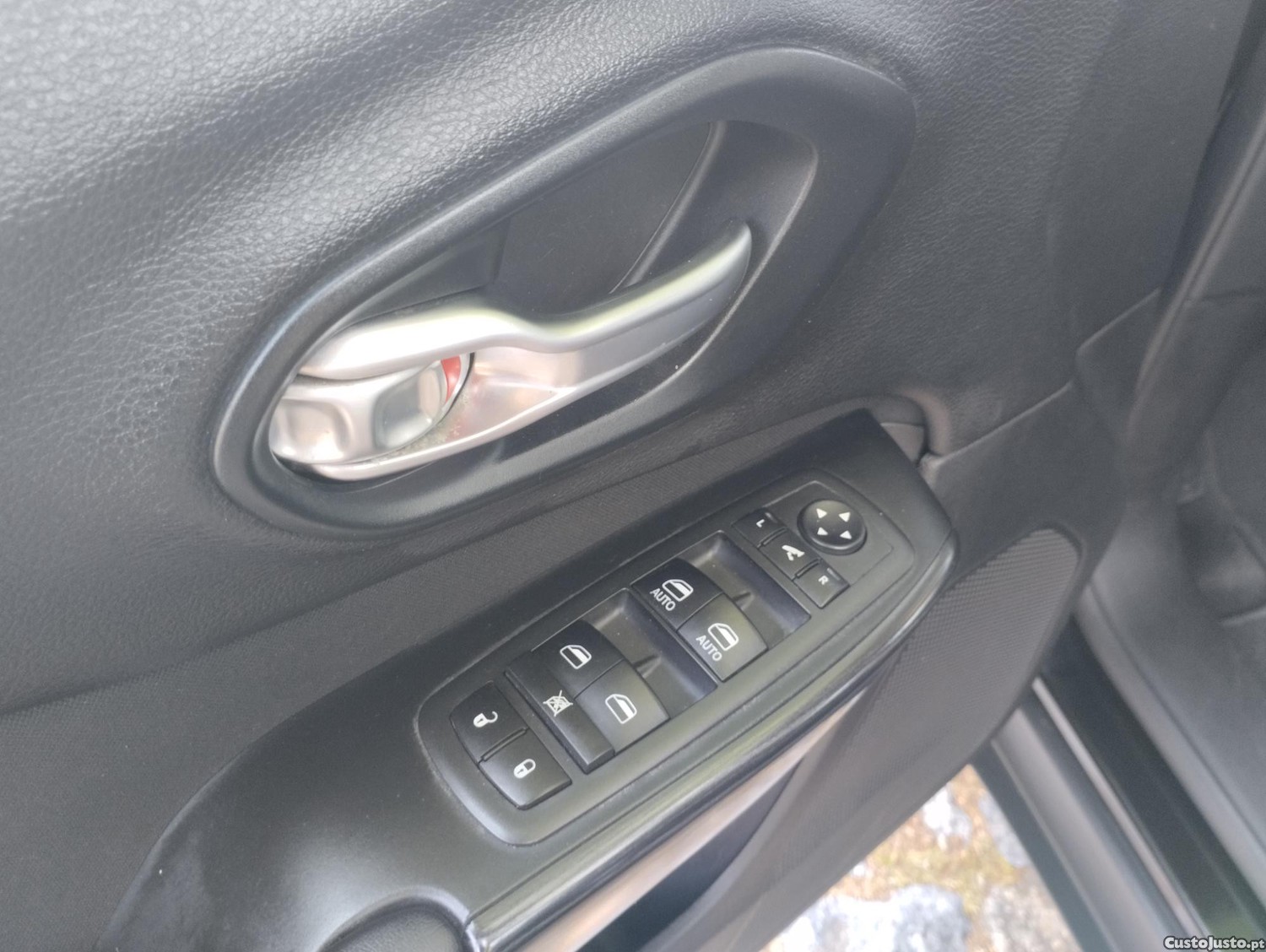Jeep Cherokee 2.0 MJD LONGITUDE - NACIONAL - C/ GARANTIA - "C/ Gancho de Reboque" — fotografia 11