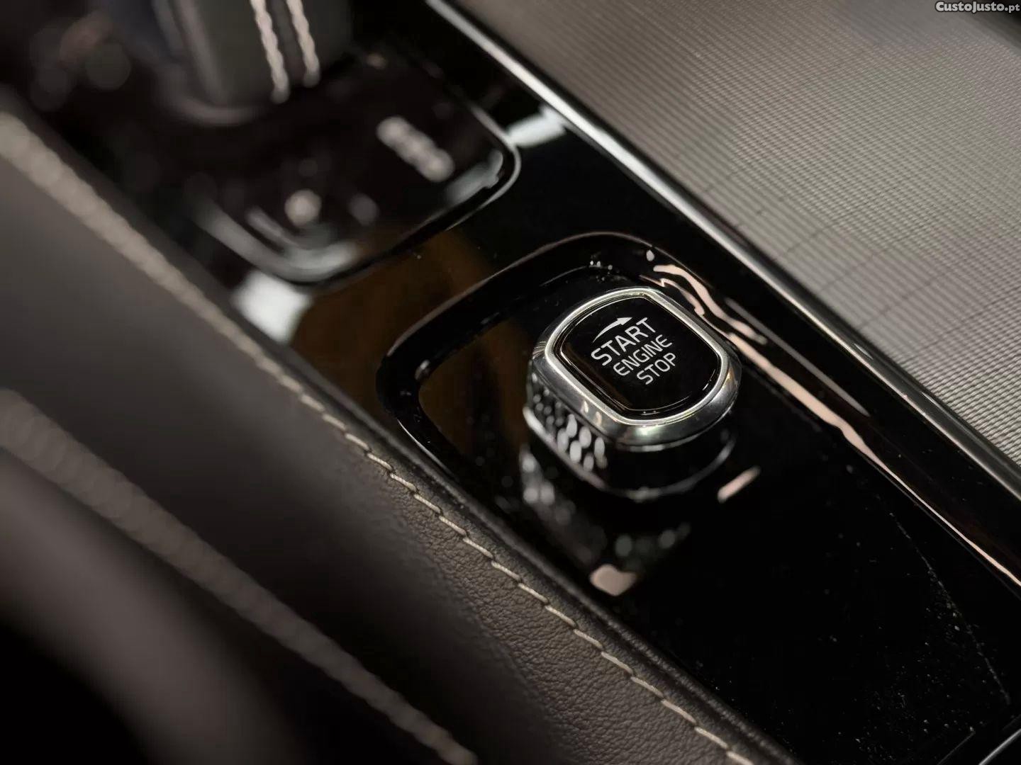 Volvo XC 90 2.0 t8 phev r-design awd — fotografia 4