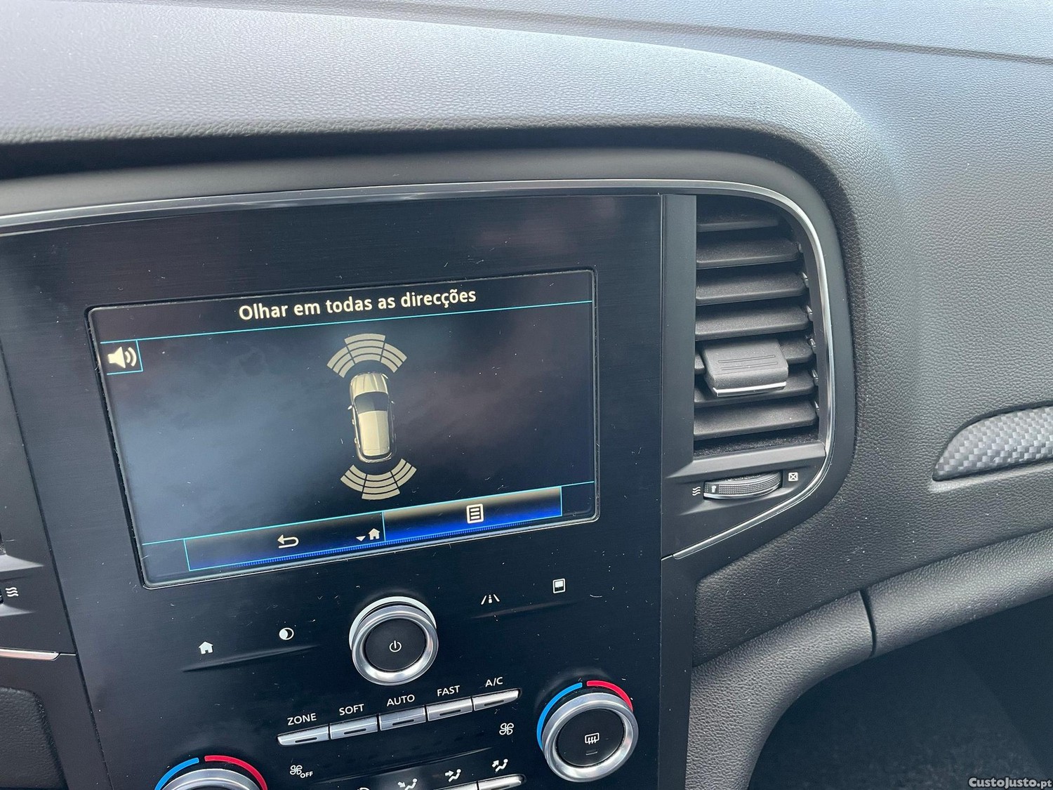 Renault Mégane 1.5 Blue dCi Limited EDC — fotografia 6