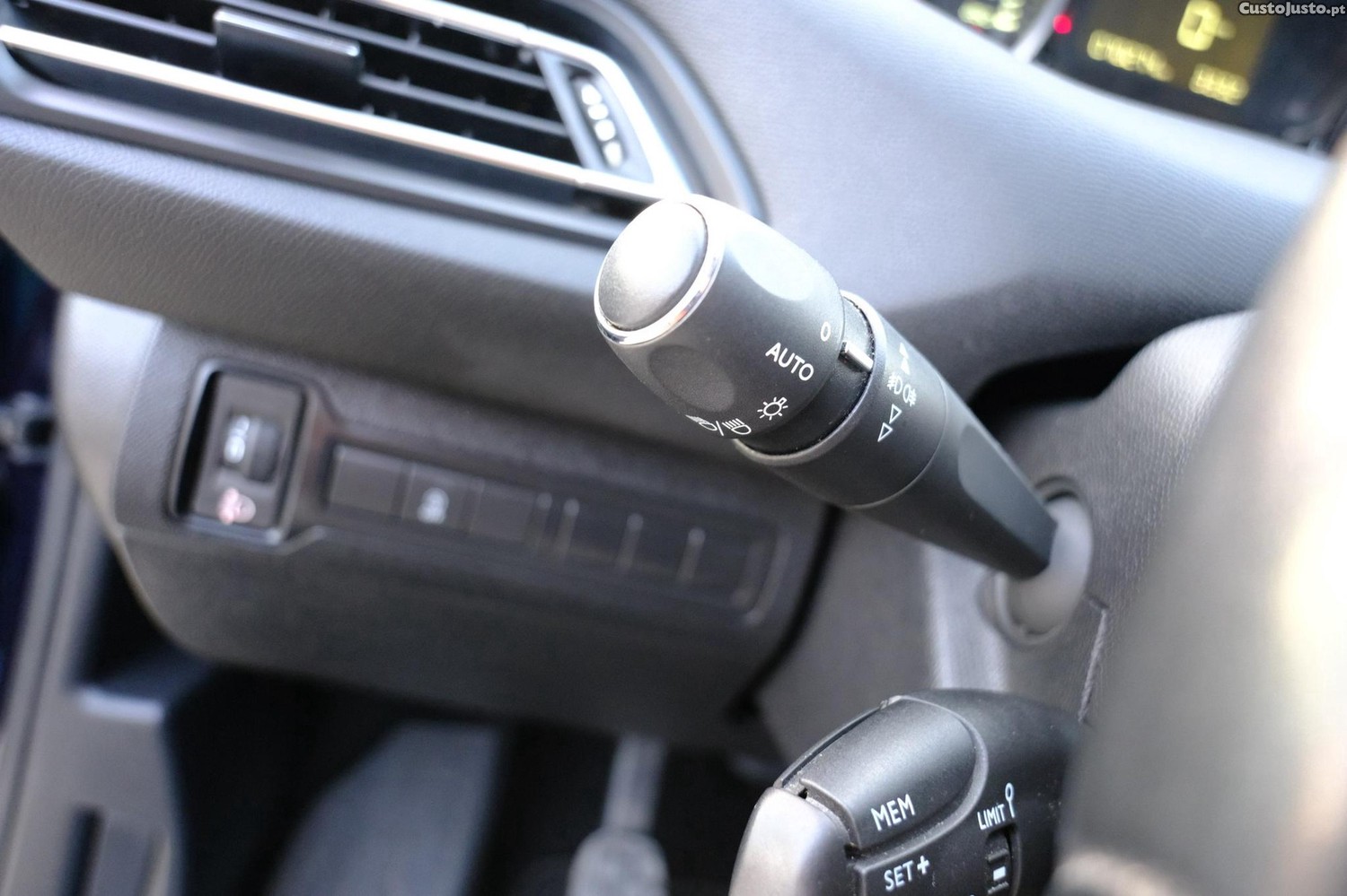 Peugeot 308 SW 1.5 BlueHDi Style — fotografia 13