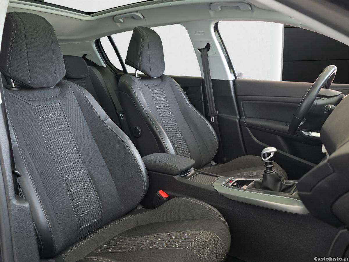 Peugeot 308 1.2 PureTech Allure — fotografia 9