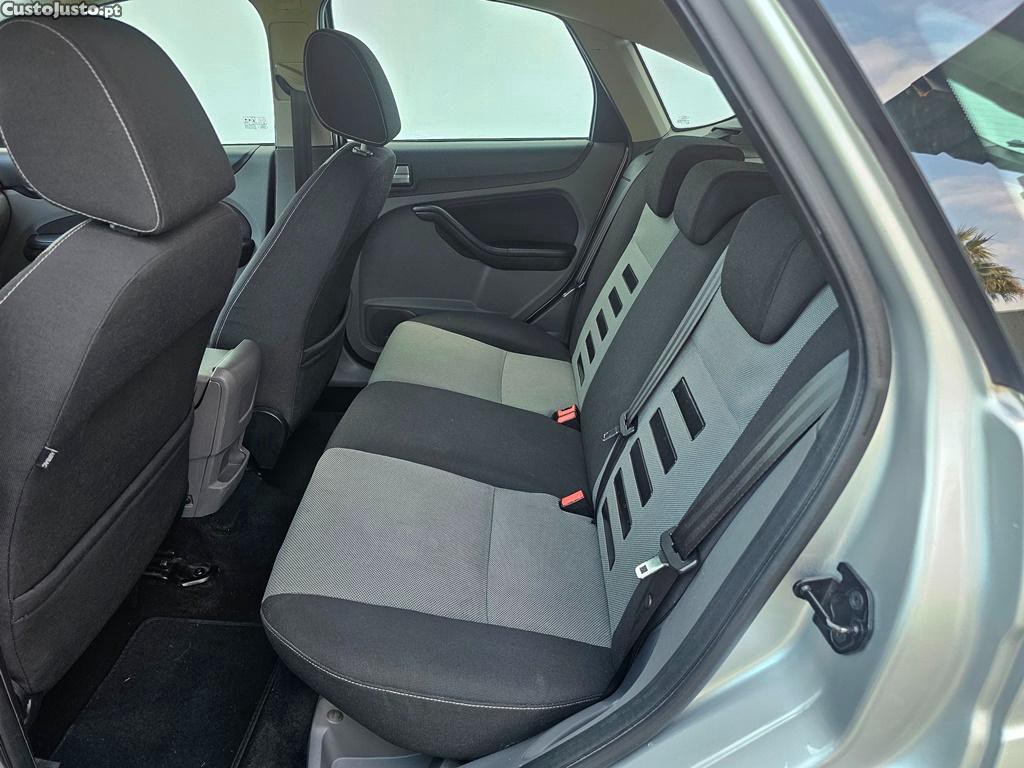Ford Focus 1.6Tdci 90cv 10/2010 — fotografia 6
