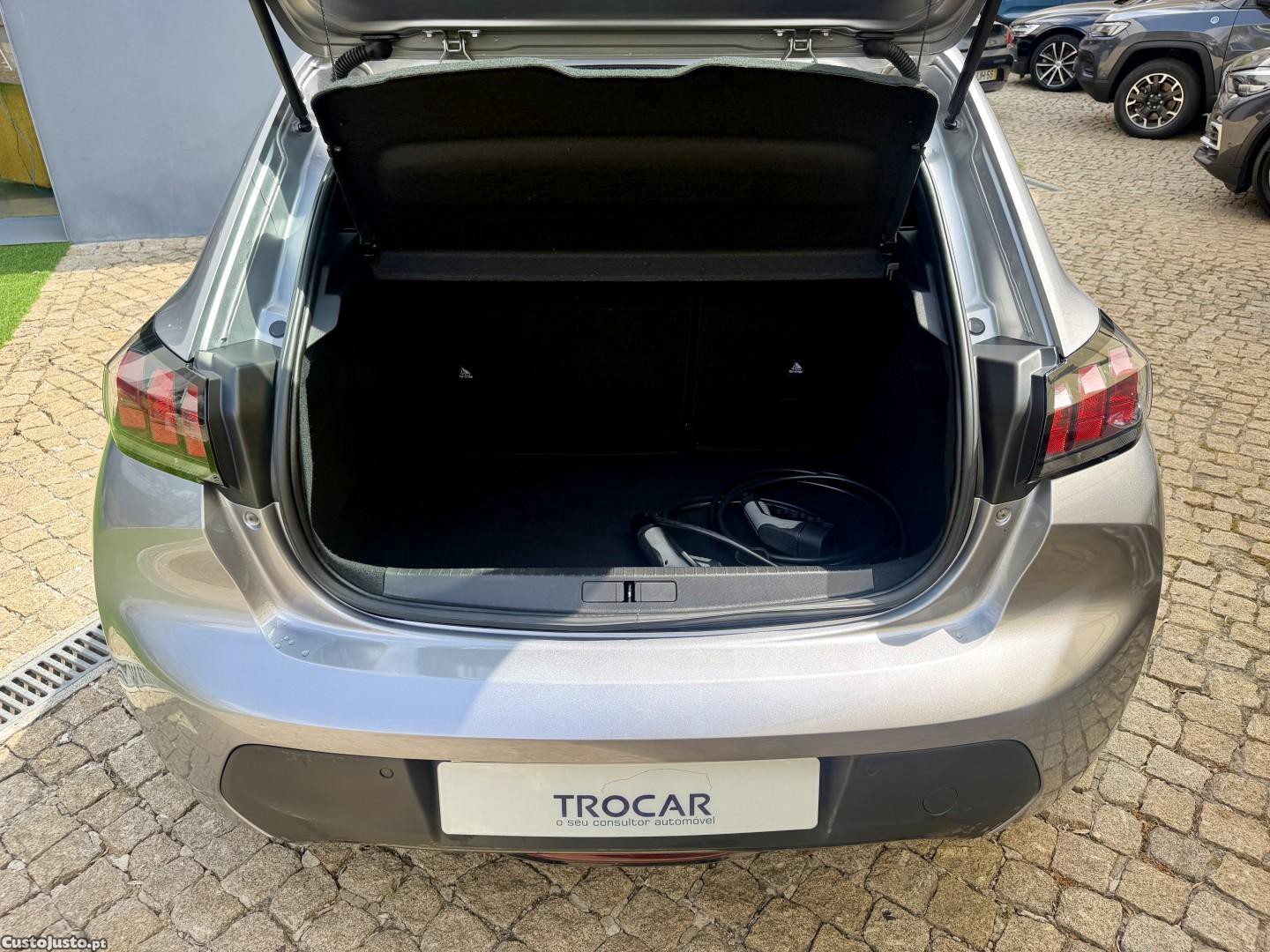Peugeot e-208 50 kWh Active Pack — fotografia 8