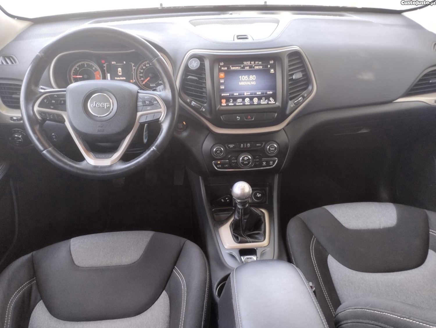 Jeep Cherokee 2.0 MJD LONGITUDE - NACIONAL - C/ GARANTIA - "C/ Gancho de Reboque" — fotografia 8