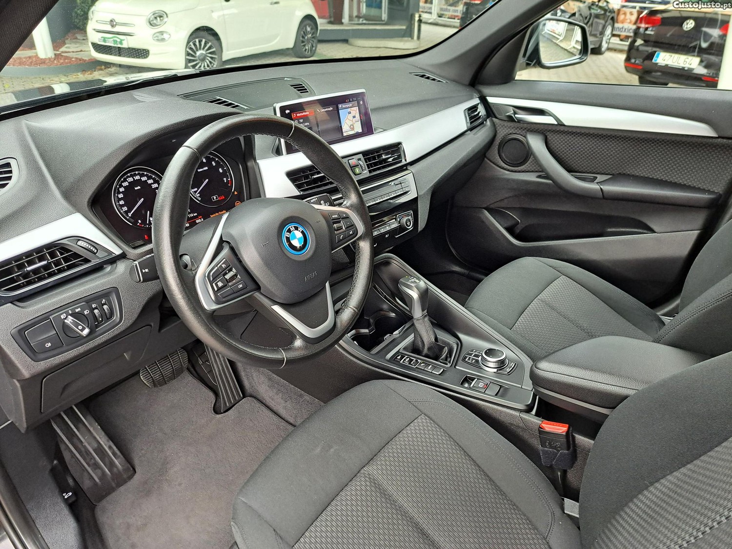 BMW X1 25 e xDrive Corporate Edition — fotografia 21