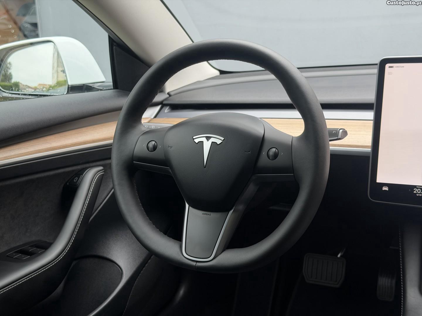 Tesla Model 3 Standard Range Plus RWD — fotografia 9