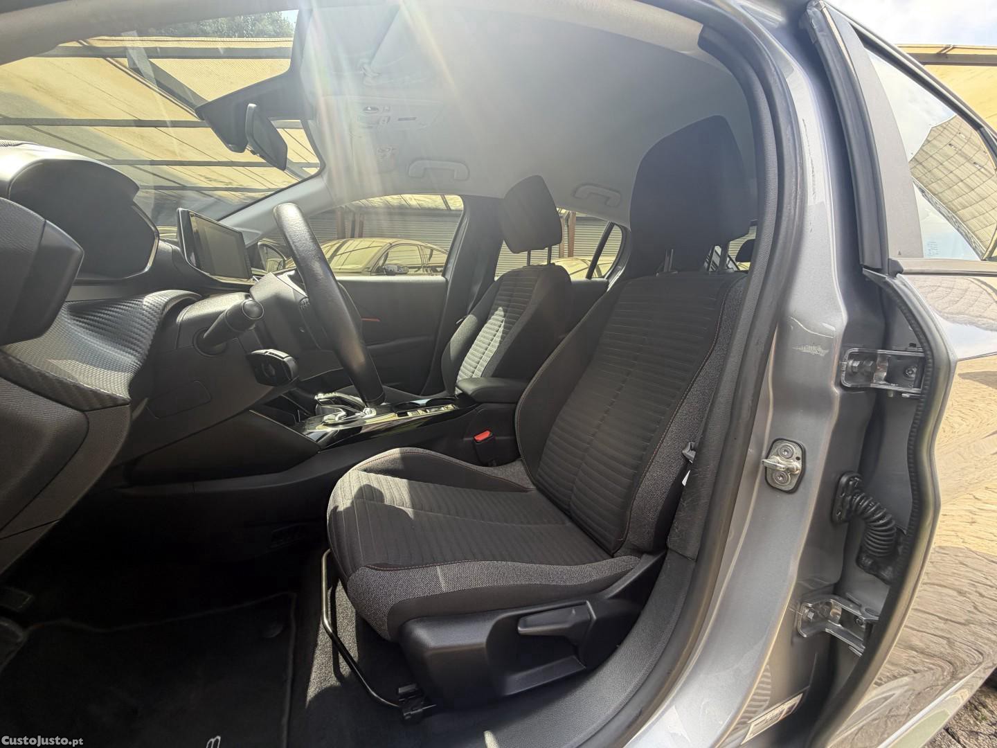 Peugeot e-208 50 kWh Active Pack — fotografia 7