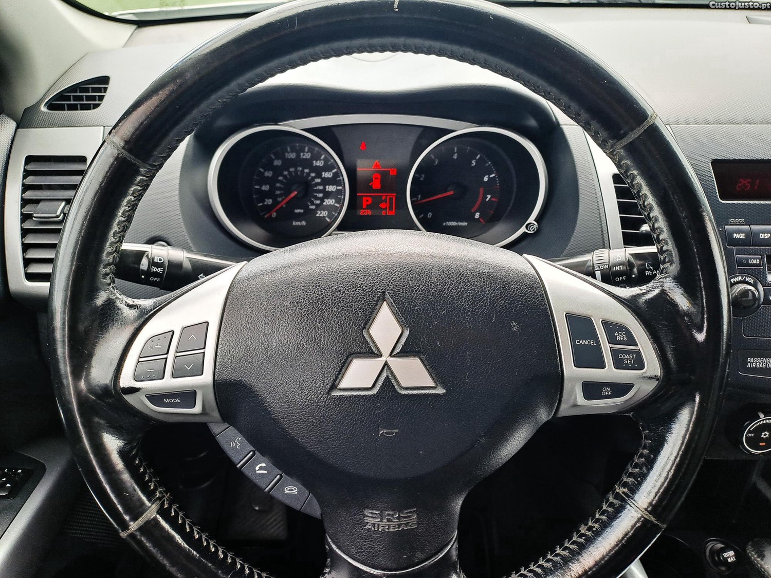 Mitsubishi Outlander 2.4 MIVEC 170CV GASOLINA 2011 — fotografia 10
