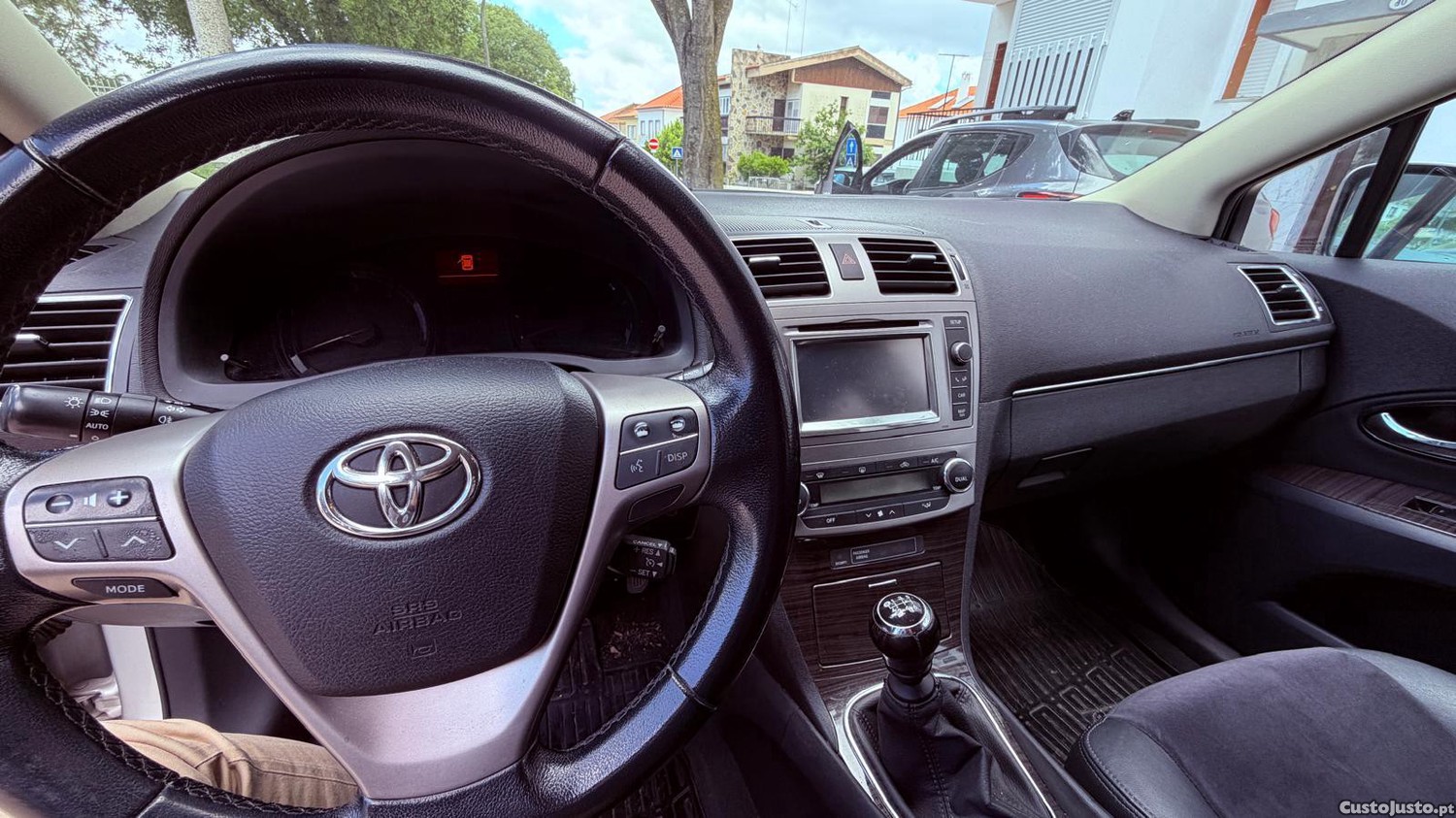 Toyota Avensis SW 2.0D LUXURY+GPS — fotografia 2