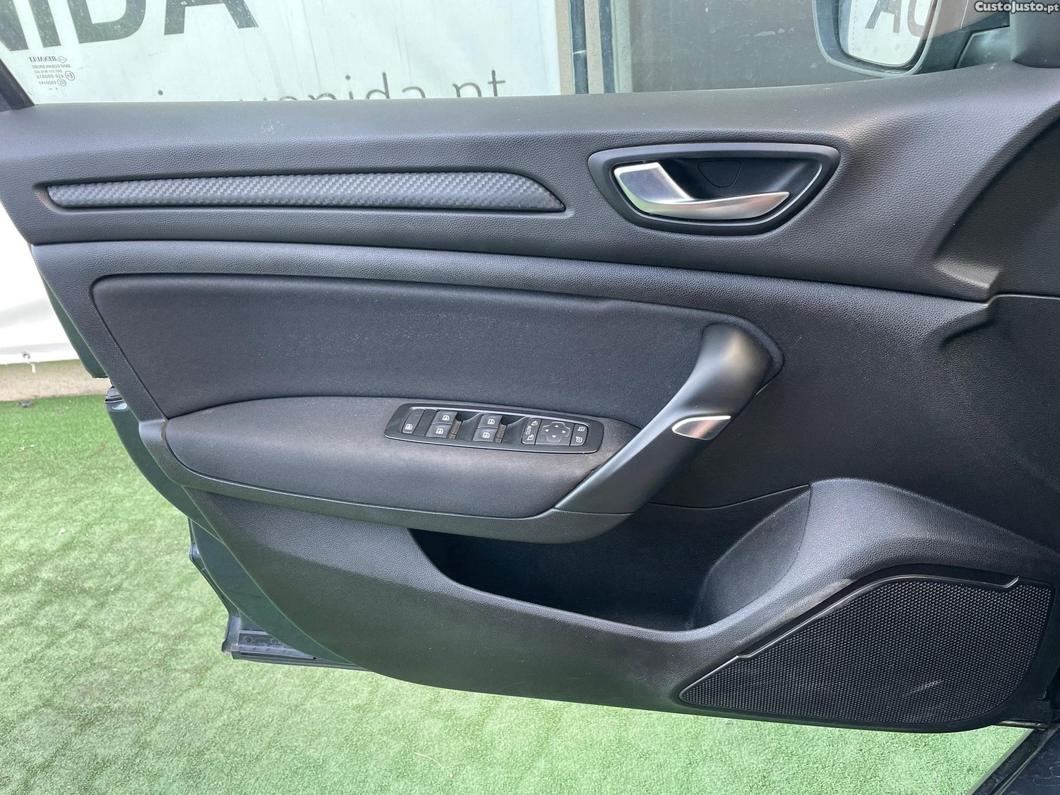 Renault Mégane 1.5 Blue dCi Limited EDC — fotografia 4